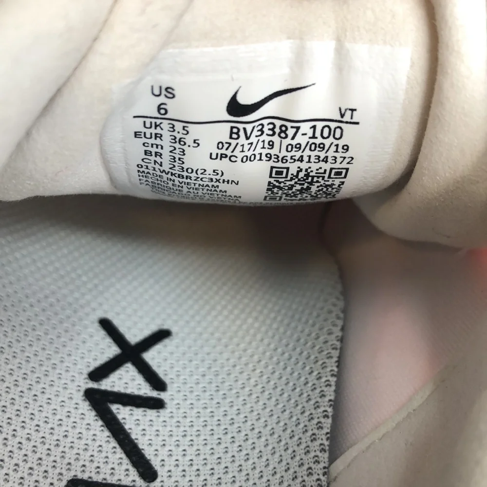 Nike Women’s Air Max 270 React SE BV3387-100 Bubble Wrap Running Shoes - Size 6 - Picture 2 of 13